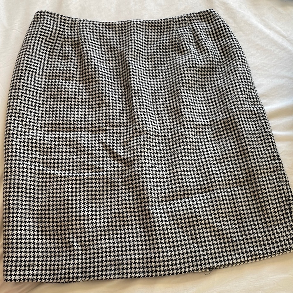 Houndstooth pencil skirt